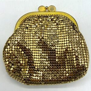 VINTAGE 🌸 Gold Mesh Kiss Clasp Coin Purse Mini Clutch